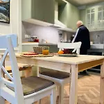 Lagom - Next To The Gondola Apartment